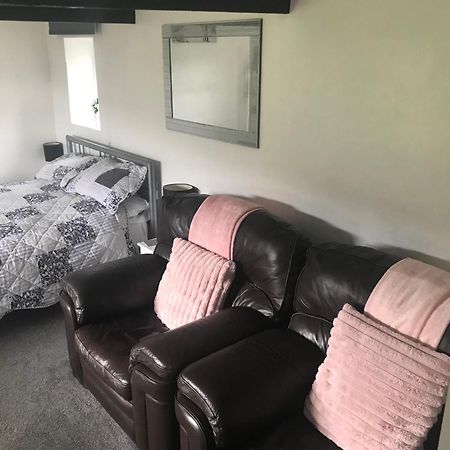 Robyns Nest, Self Catering Cottage Welshpool Exterior photo