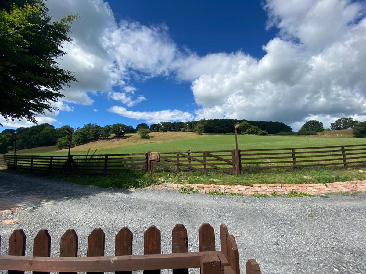 Robyns Nest, Self Catering Cottage Welshpool Exterior photo