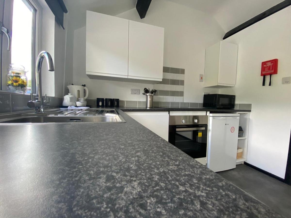 Robyns Nest, Self Catering Cottage Welshpool Exterior photo