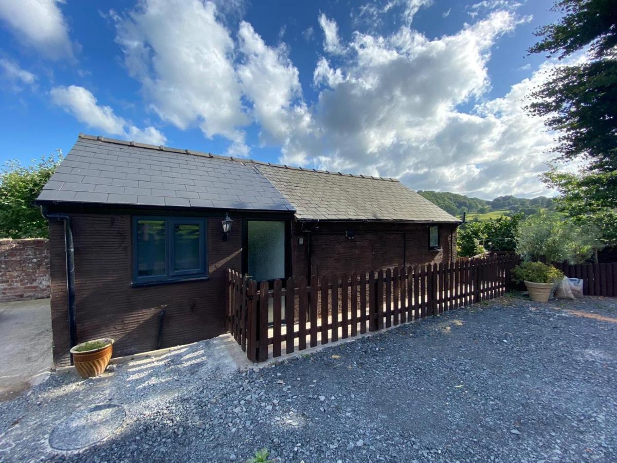 Robyns Nest, Self Catering Cottage Welshpool Exterior photo