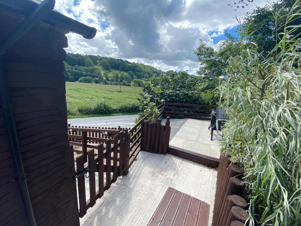 Robyns Nest, Self Catering Cottage Welshpool Exterior photo
